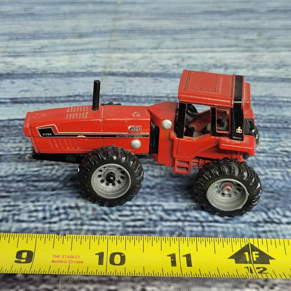Vtg 1/64 scale International Harvester 2+2 6388 diecast articulating 4wd tractor